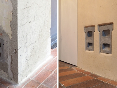 detail zapravení omítky kolem otvorů, u dvířek skříňky a zaoblení rohu