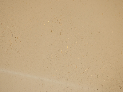 Příjemné odlesky slámy, která je obsažena v omítce